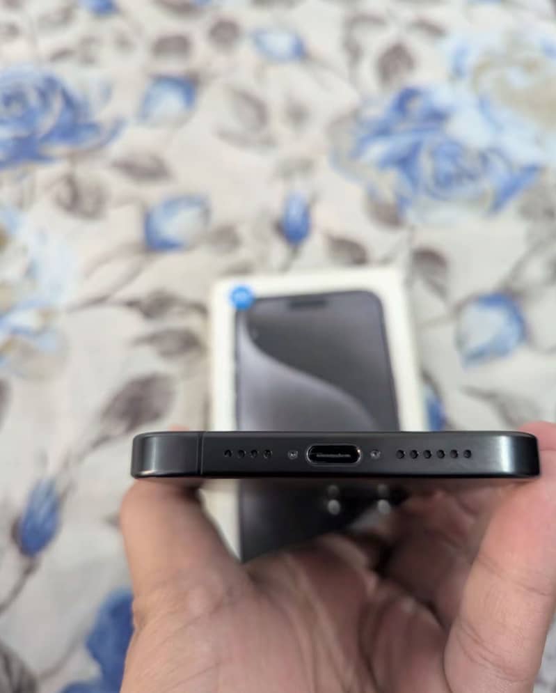 iPhone 15 Pro Max 2