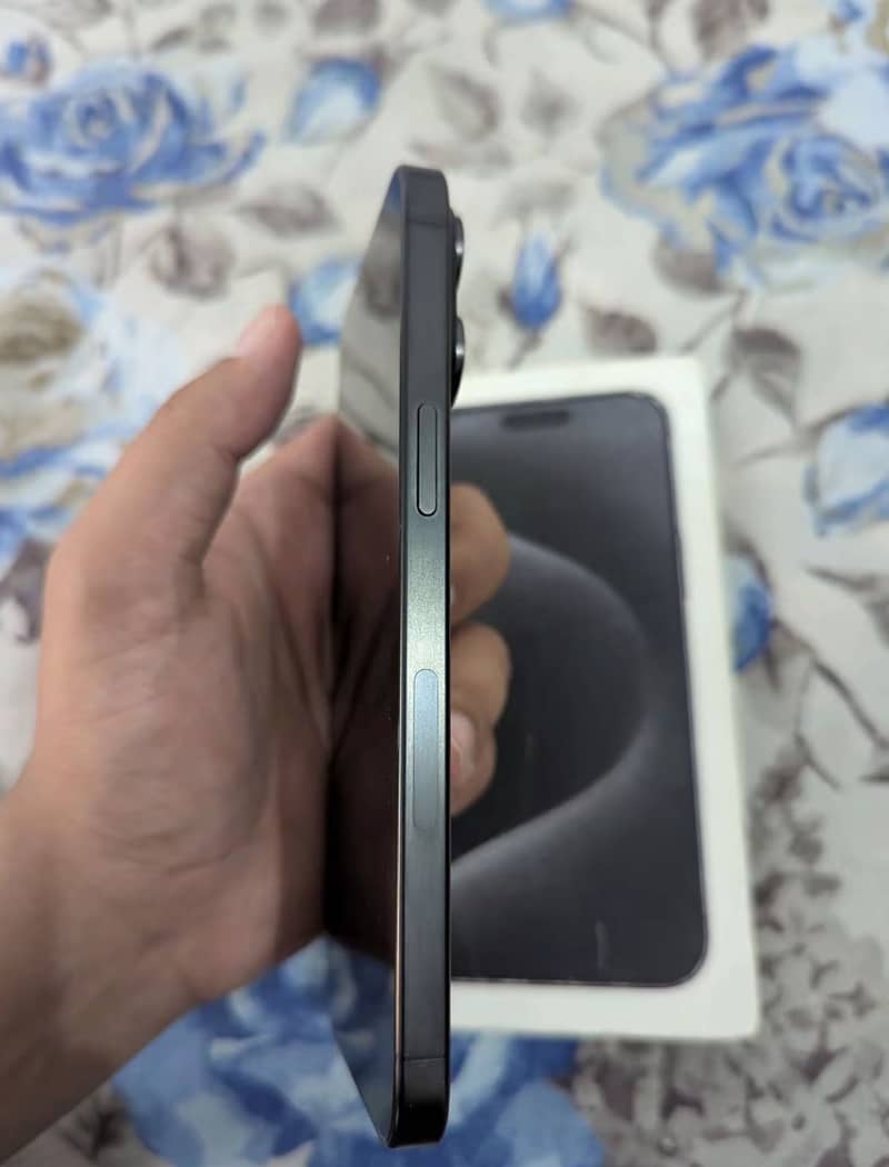 iPhone 15 Pro Max 3