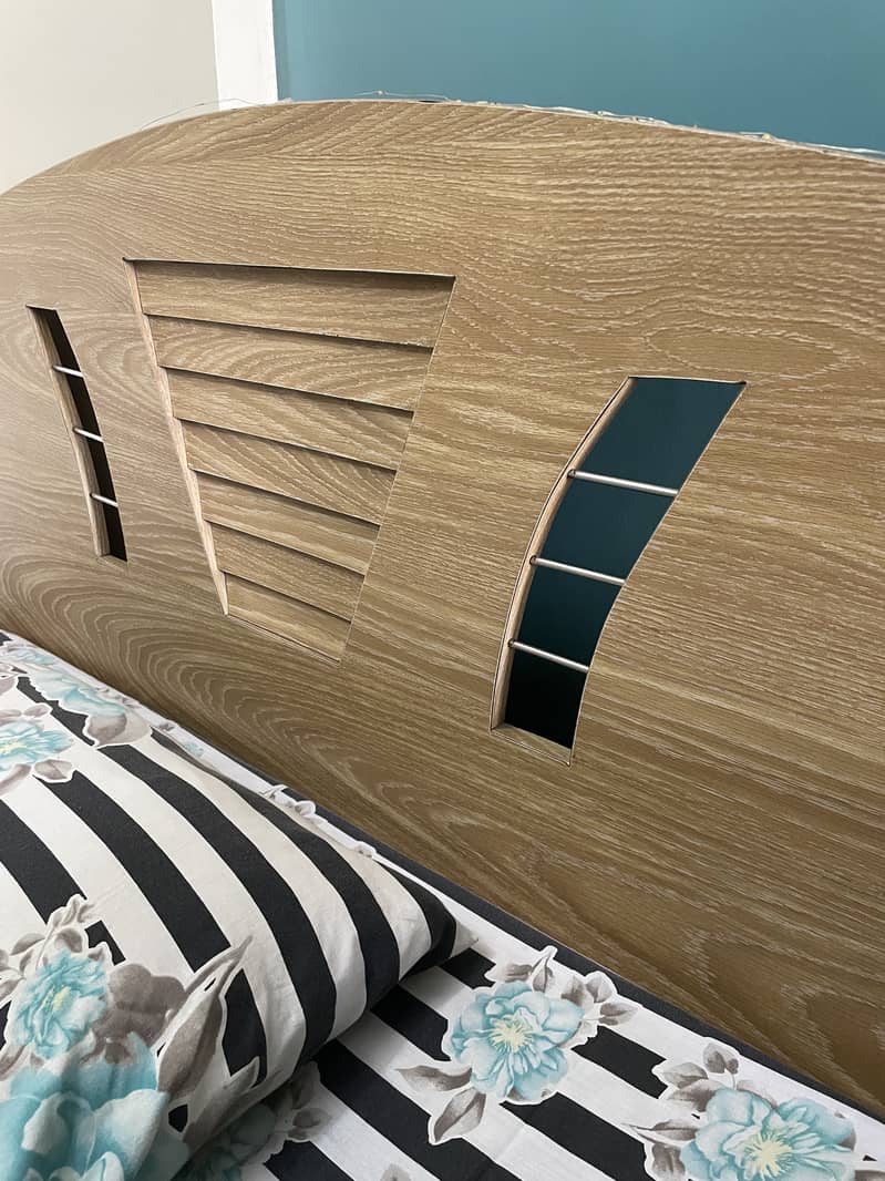 Bed in good condition 3