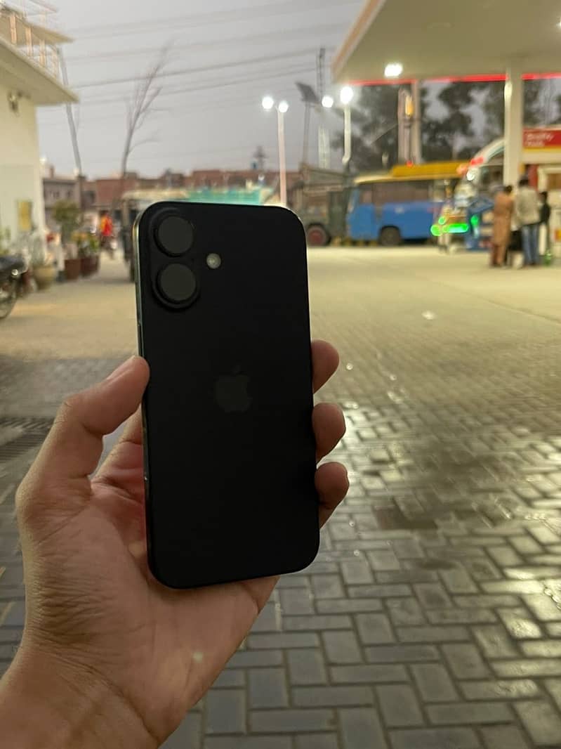 Apple iPhone 16 0