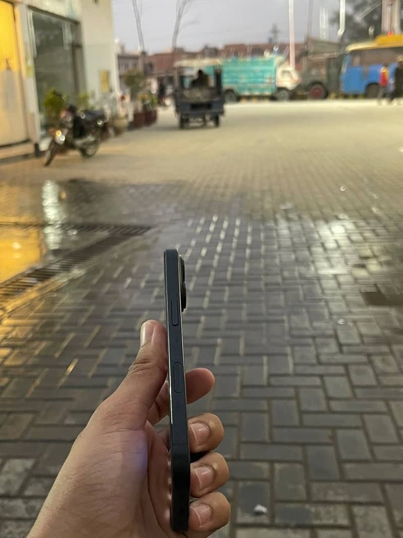 Apple iPhone 16 1