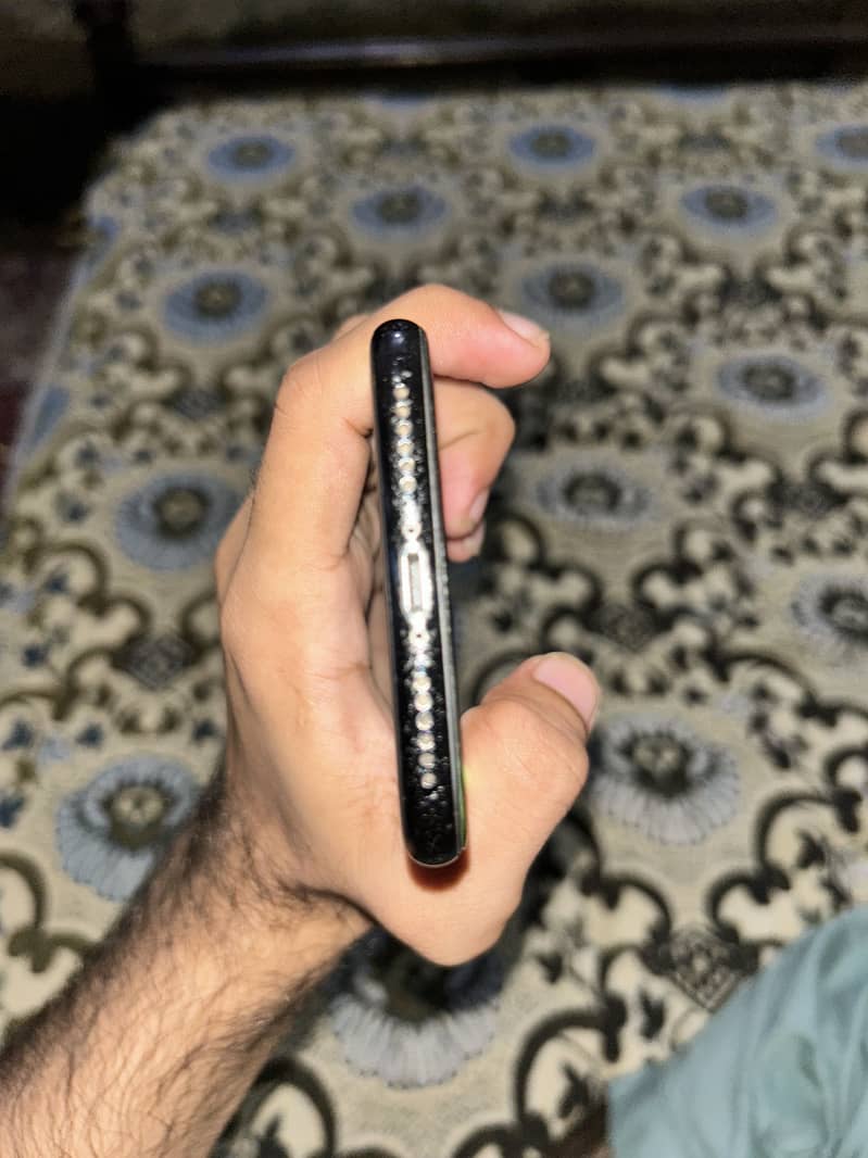 Apple iPhone X 4
