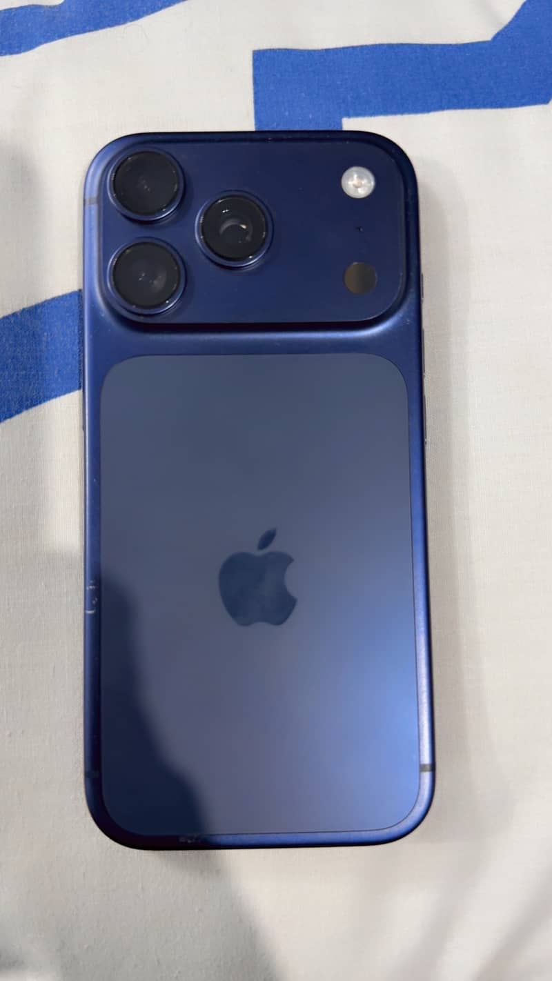 Apple iPhone 17 Pro Max 0