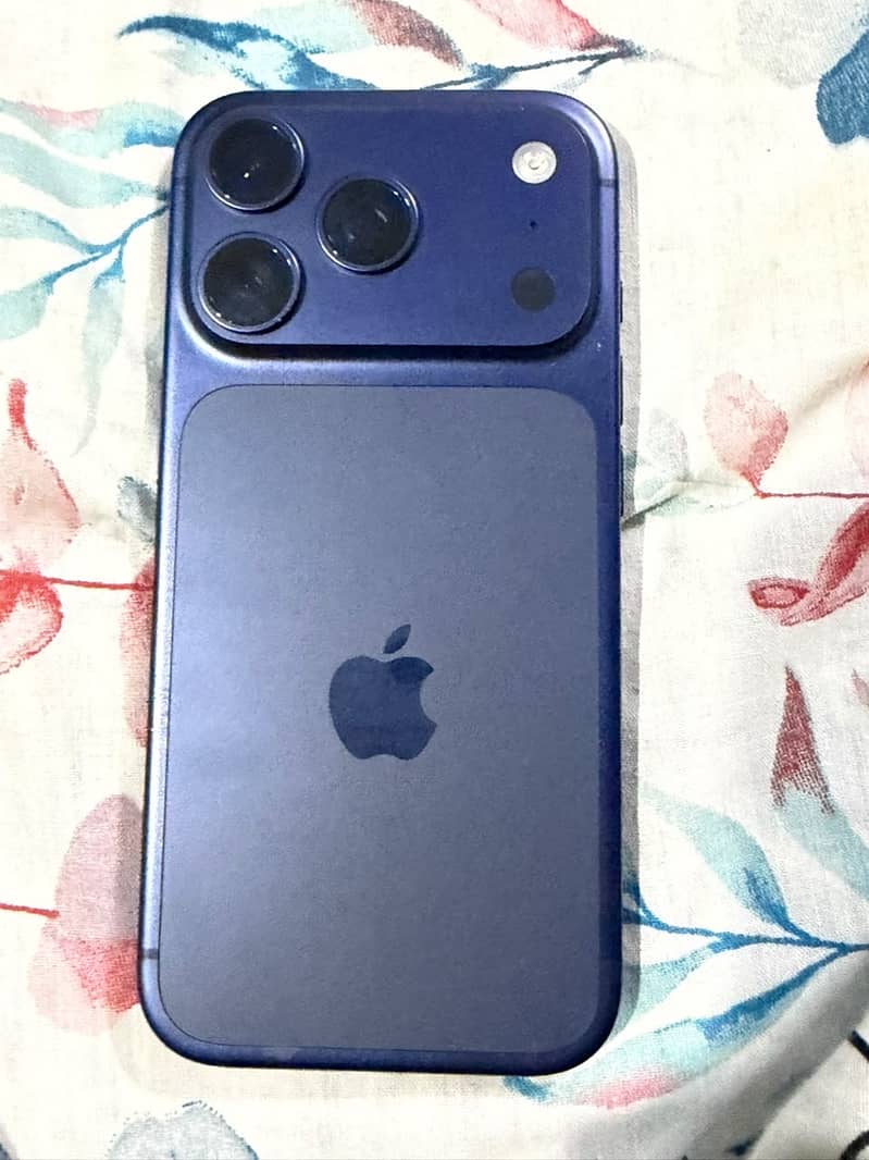 Apple iPhone 17 Pro Max 4