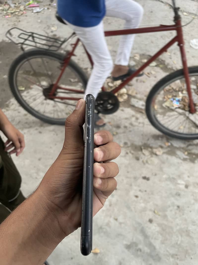 Apple iPhone XR 0