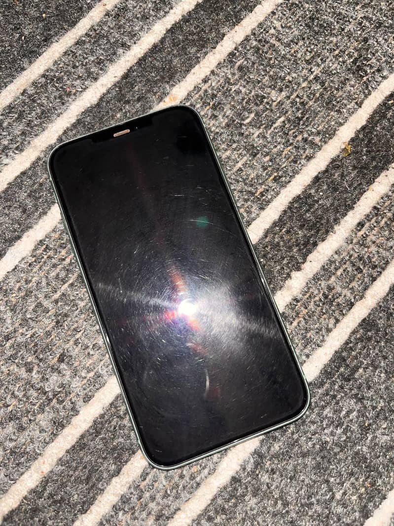 Apple iPhone 11 4