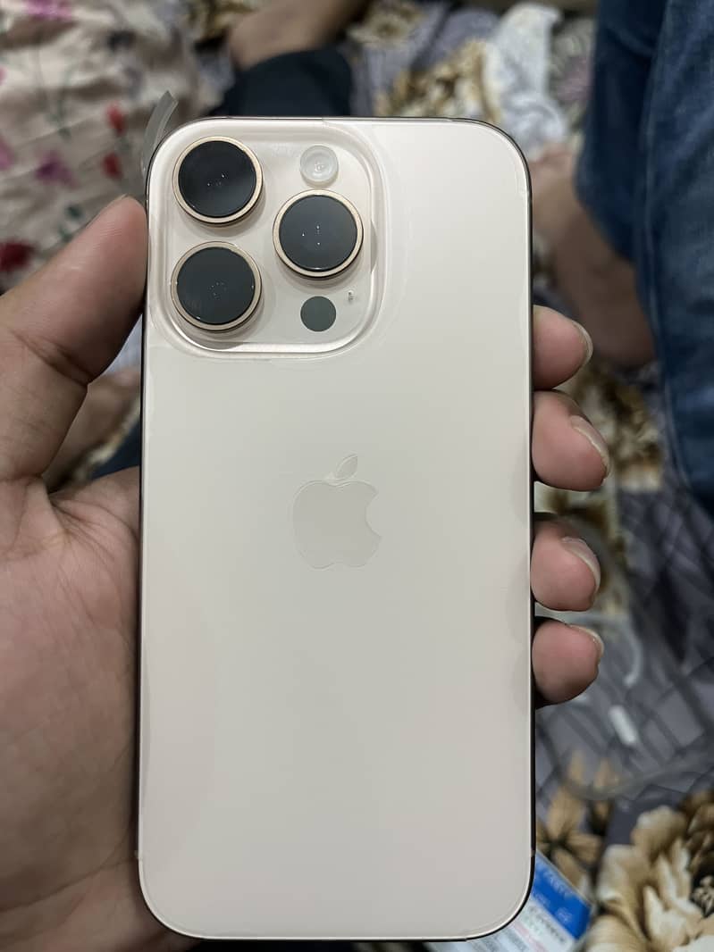 Apple iPhone 16 Pro 4