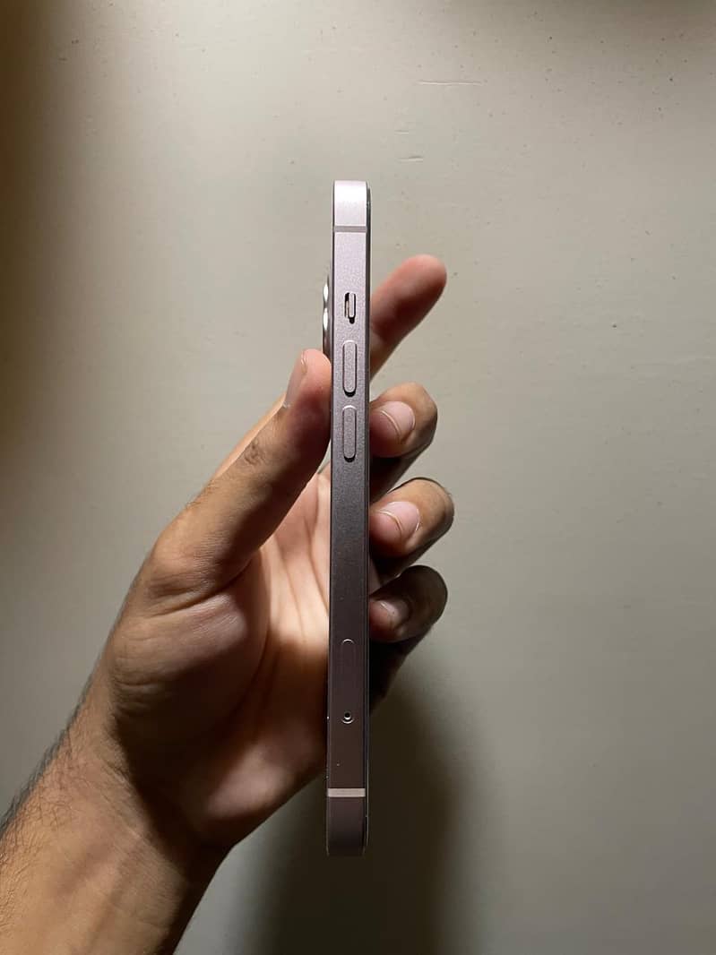 Apple iPhone 13 2