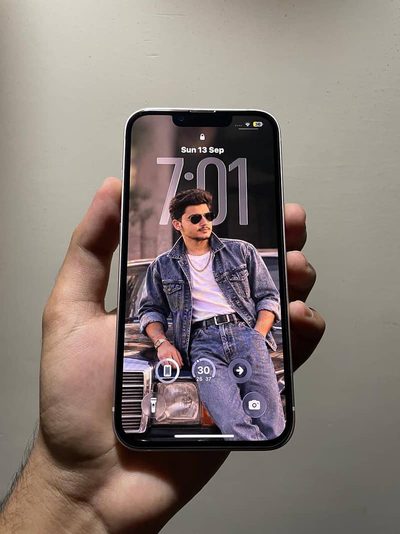 Apple iPhone 13 7