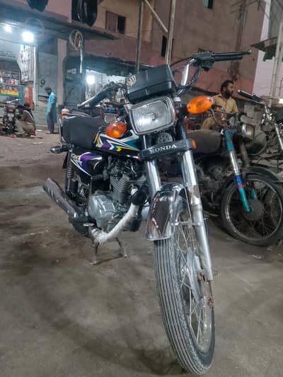 I'm selling my 125 Sakhar number Good condition contact 03030921887