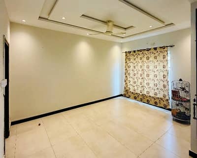 10 Marla House For sale Available In E-11
