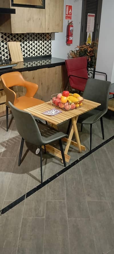 Slatted wooden foling table