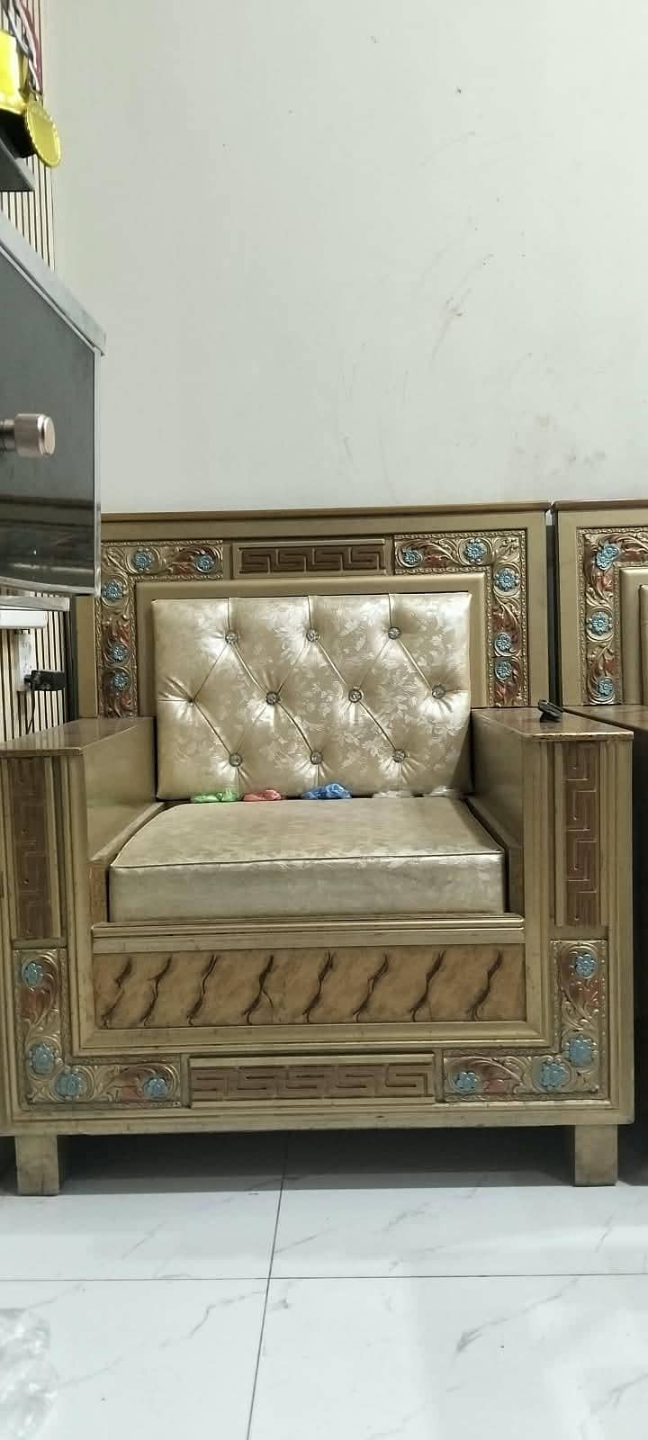 Six setter sofa set with 2 small tables and one large table. 9