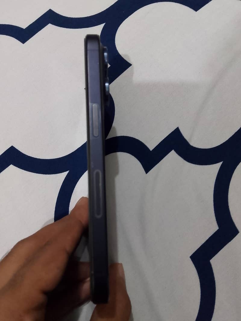 Apple iPhone 15 Pro 2