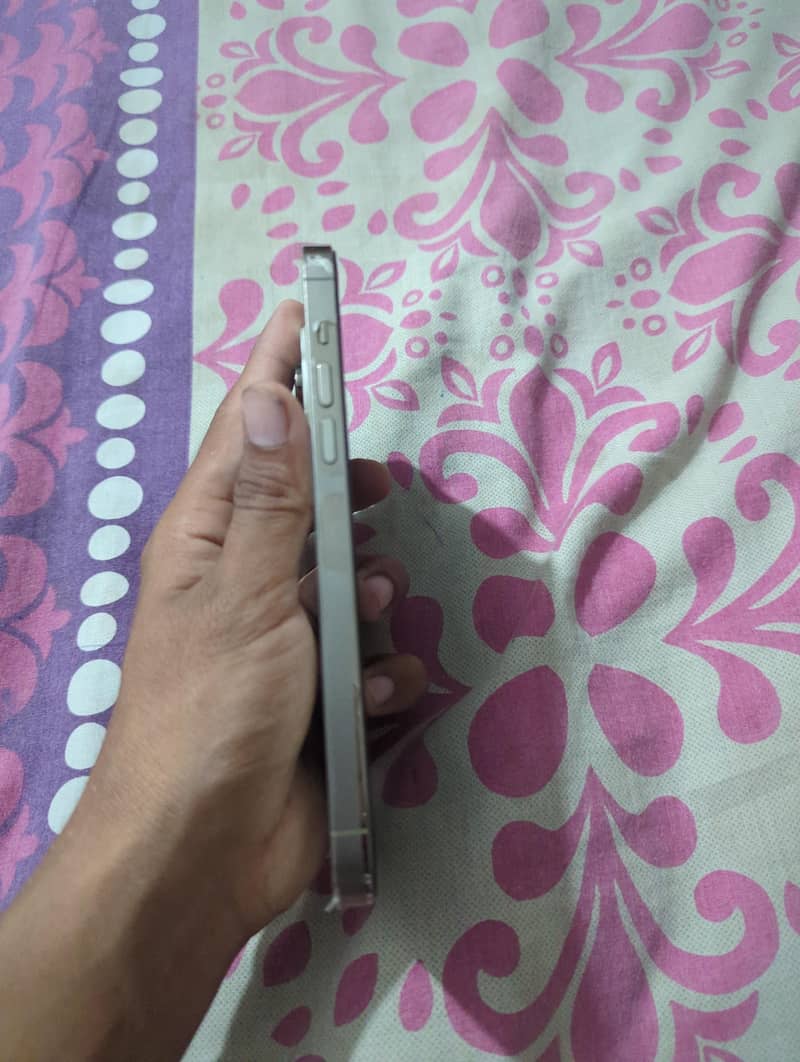 Apple iPhone 14 Pro Max 3