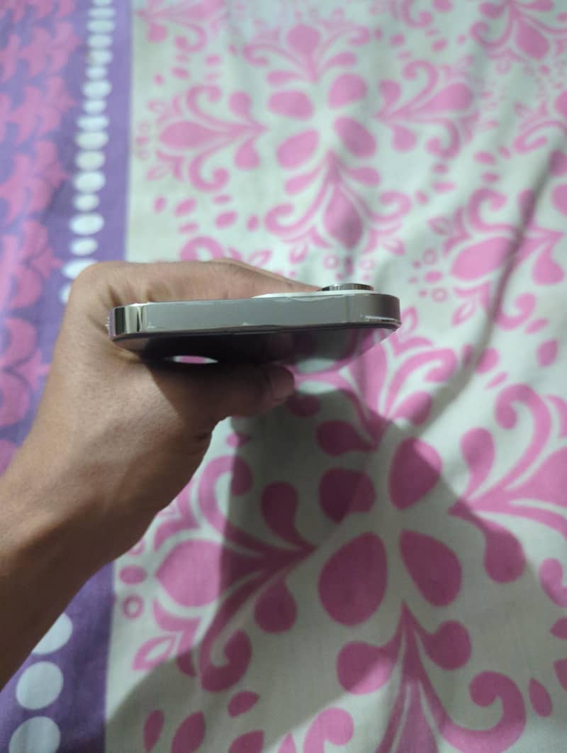 Apple iPhone 14 Pro Max 4