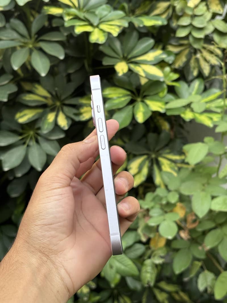 Apple iPhone 14 3