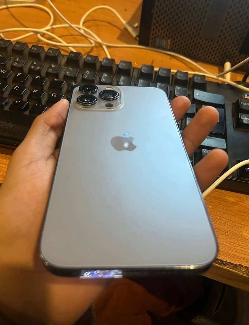 Apple iPhone 13 Pro Max 2