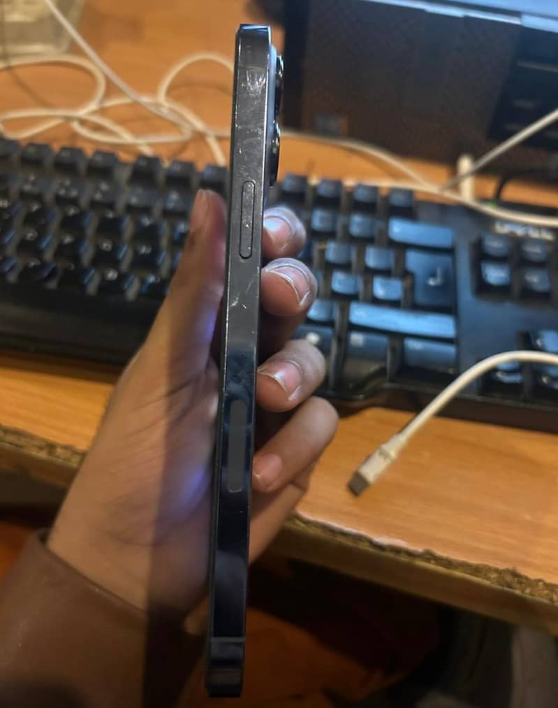 Apple iPhone 13 Pro Max 4