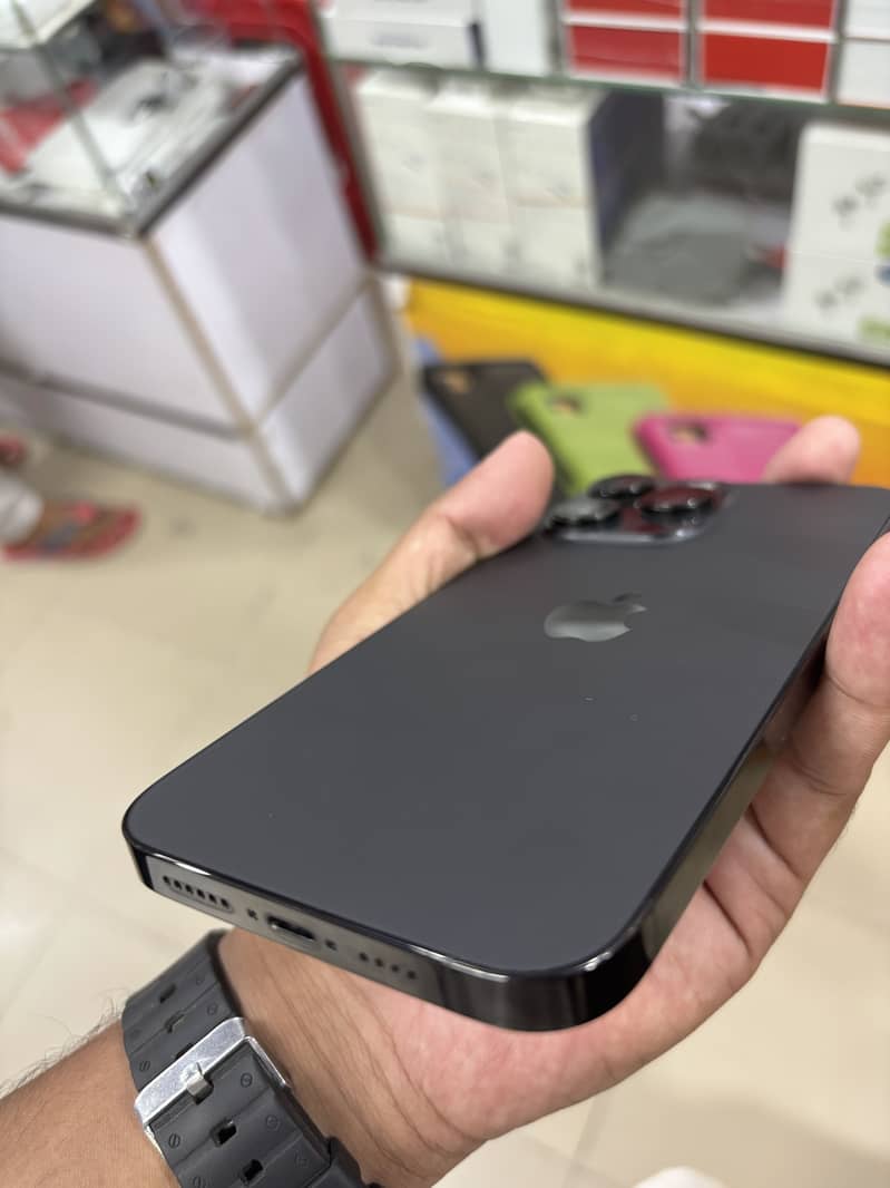 iPhone 14 Pro Max 2