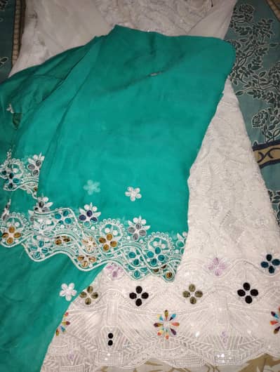 Beautiful White Embroidered Ladies Suit with Teal Dupatta – Like New