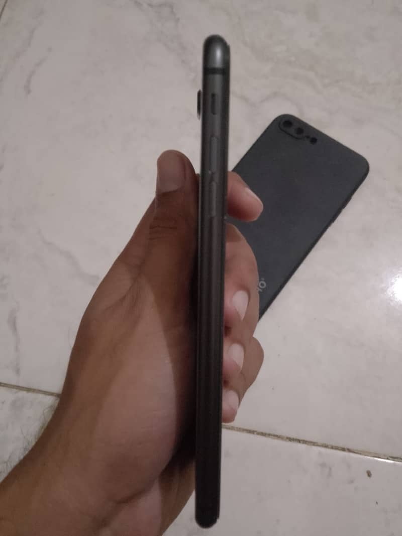 Apple iPhone 8 Plus 1