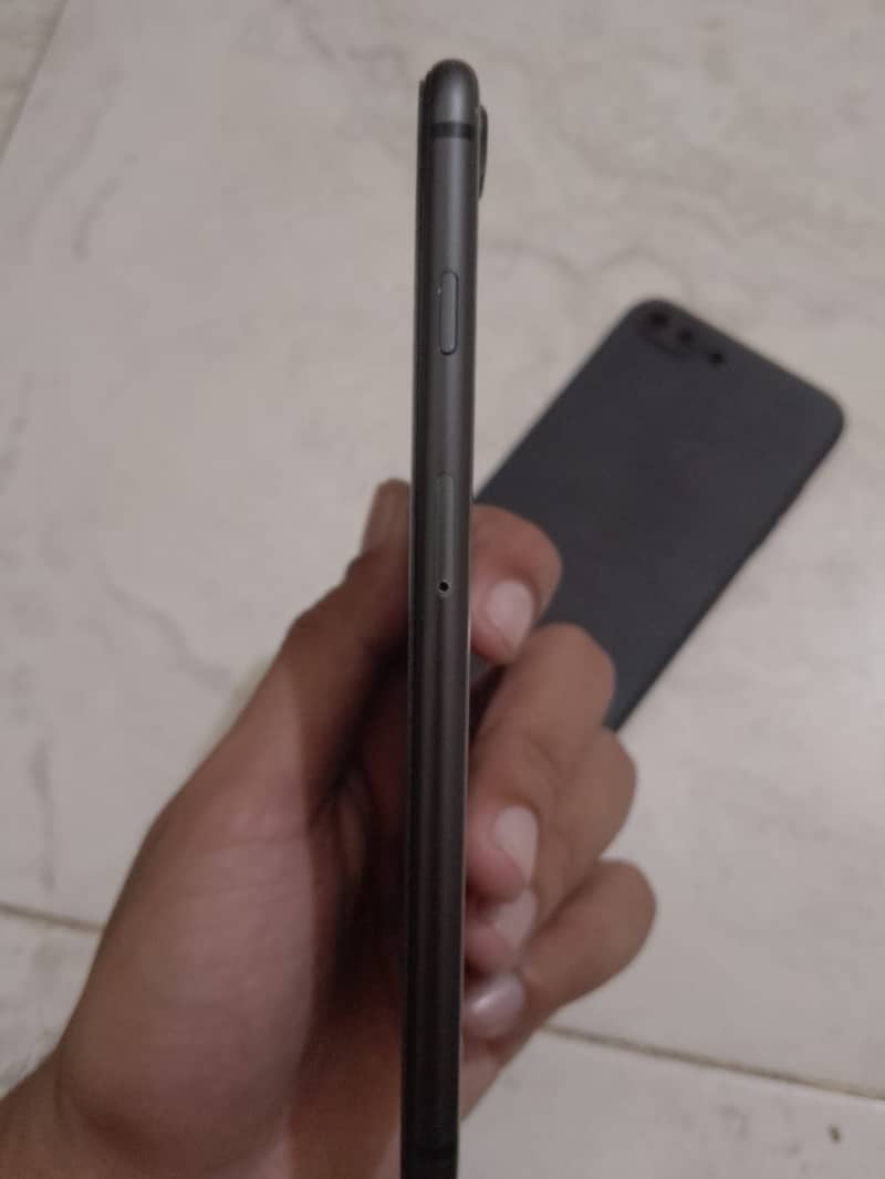 Apple iPhone 8 Plus 5