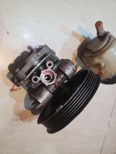 Liana power steering pump with reservoir