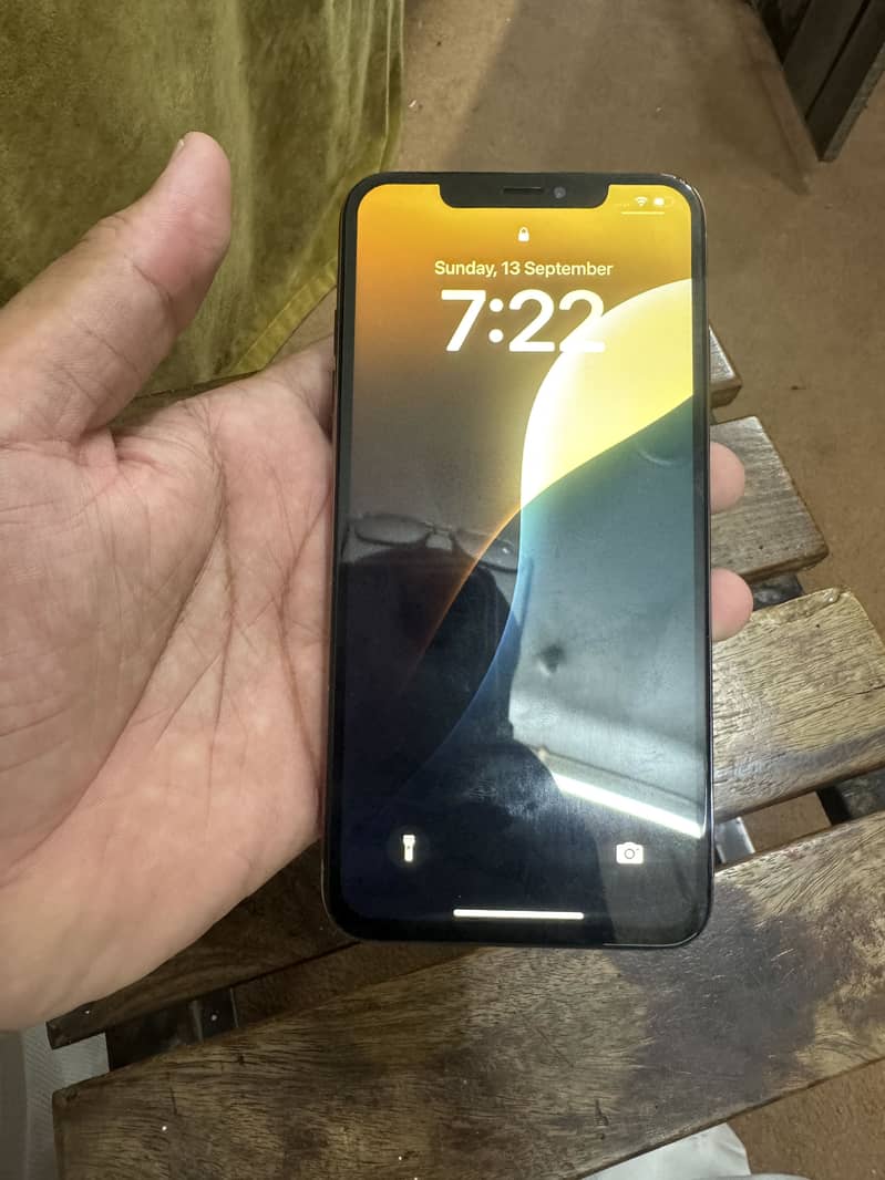Apple iPhone XS Max 3