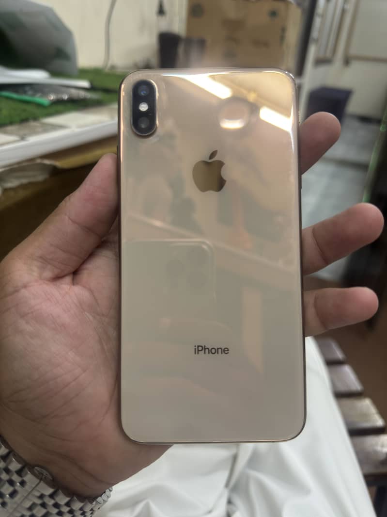 Apple iPhone XS Max 7