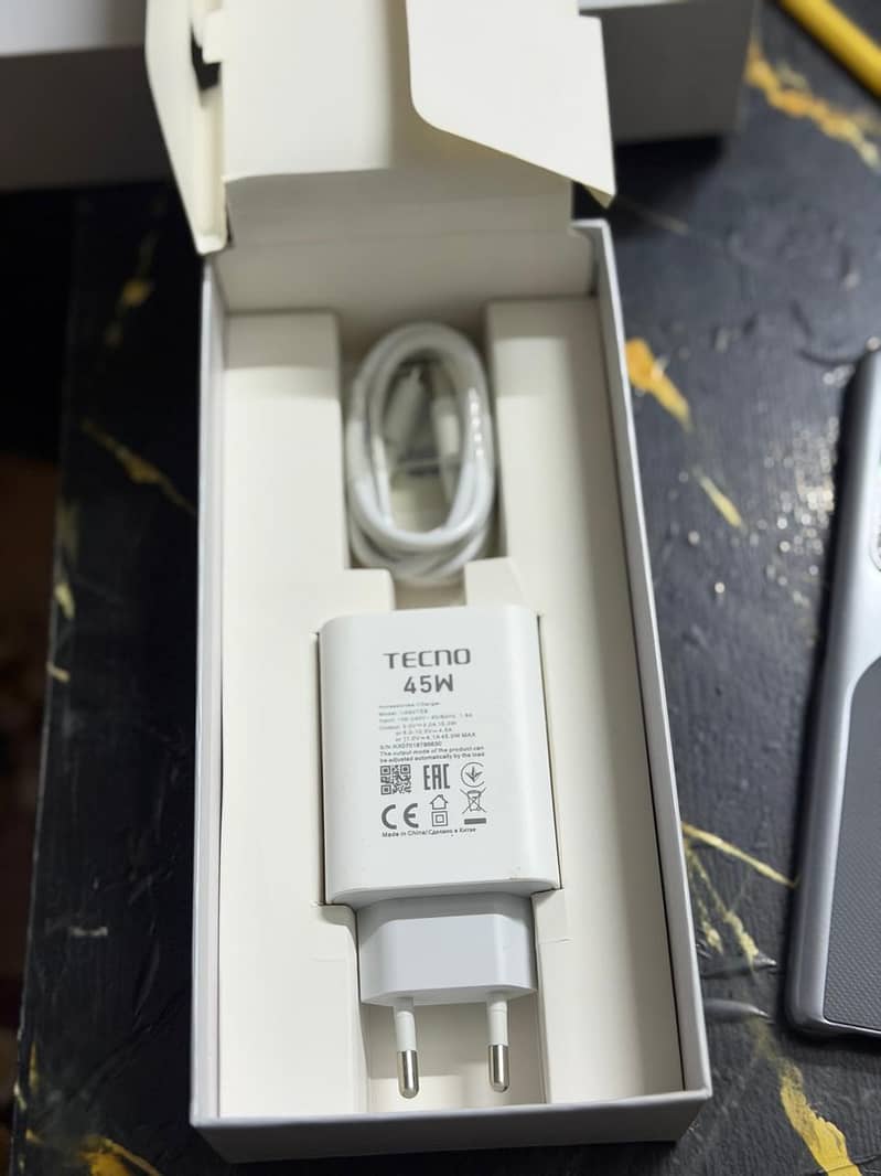 Tecno CAMON 40 Pro 6