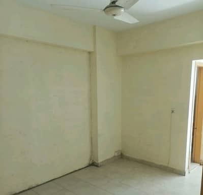 E 11/3 Multi 2 Bedroom Lounge Kitchen Own Meter Electric