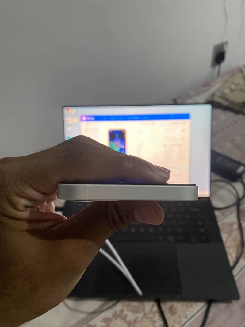 Apple iPhone 12 3