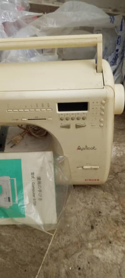 SINGER Apricot Computer 9700 Sewing Machine
