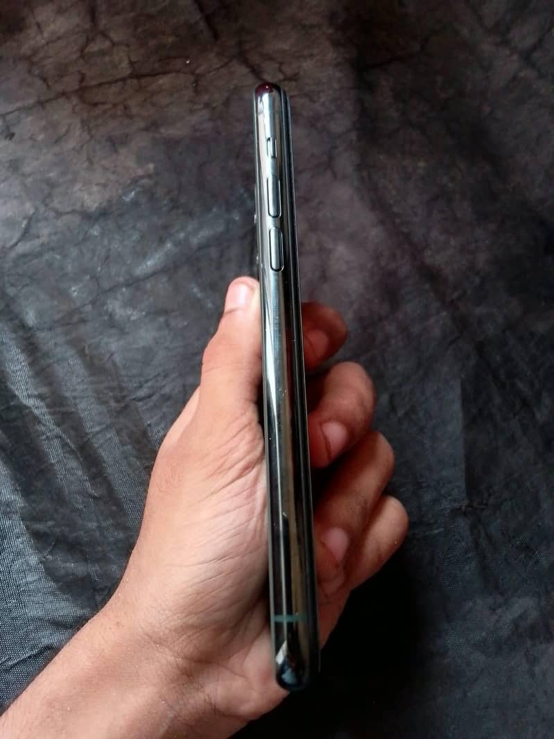 Apple iPhone 11 Pro 1