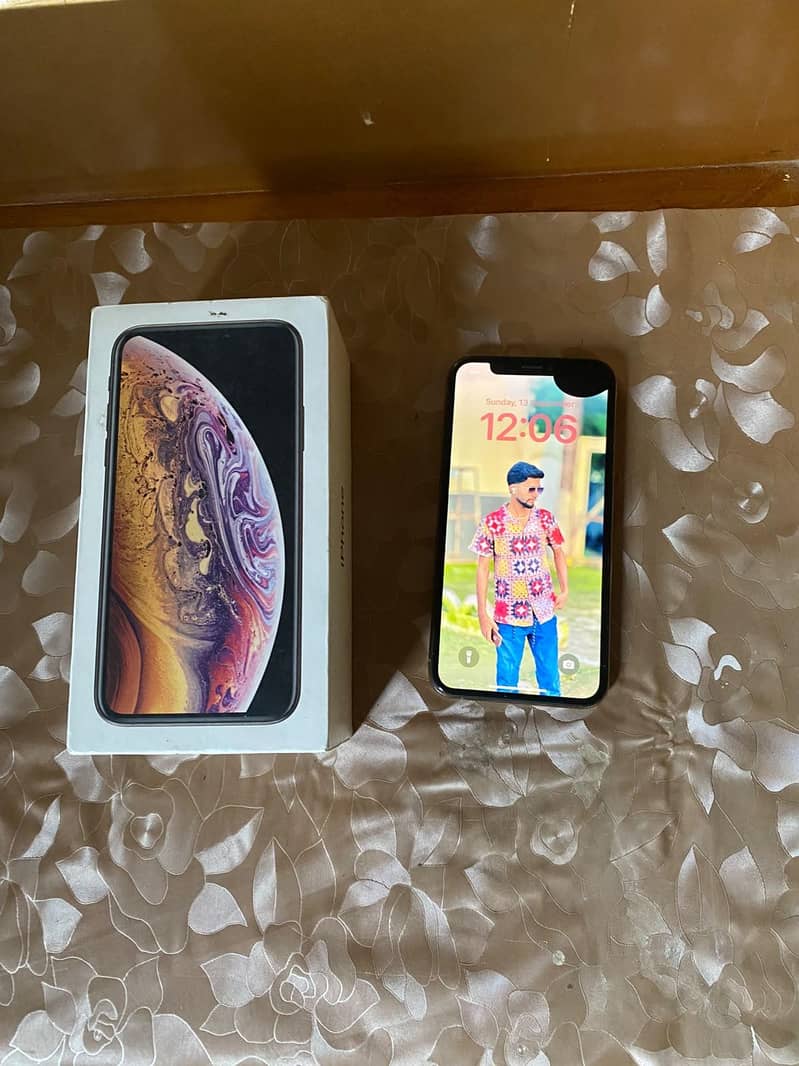 Apple iPhone Xs 2