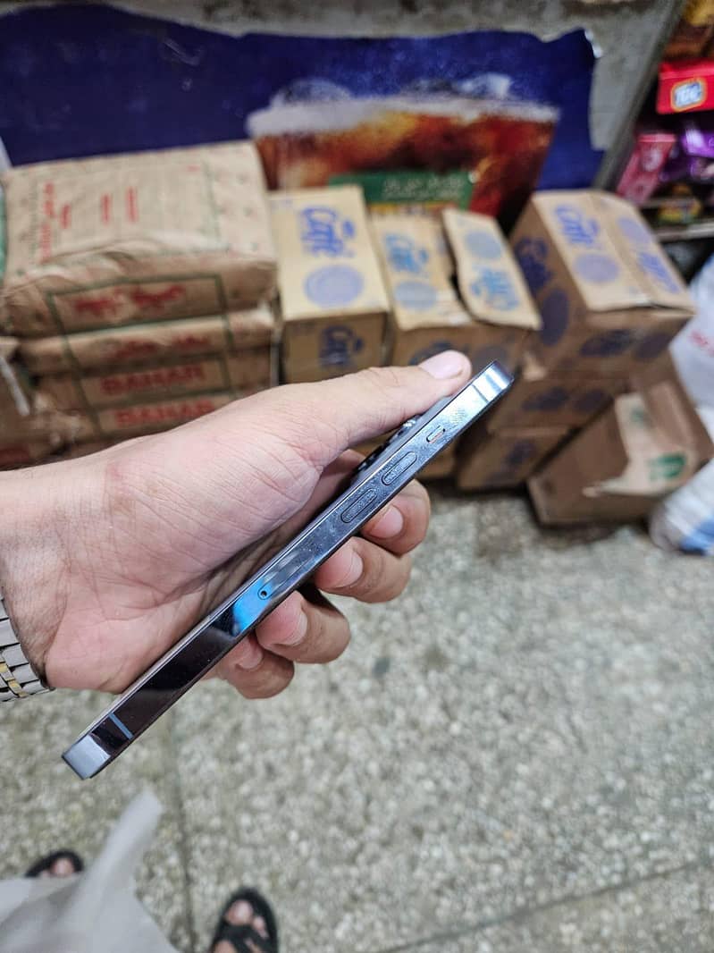 Apple iPhone 13 Pro 1