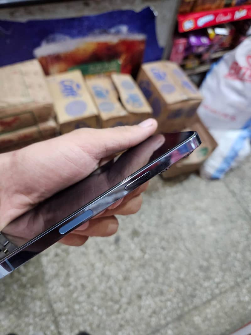 Apple iPhone 13 Pro 2