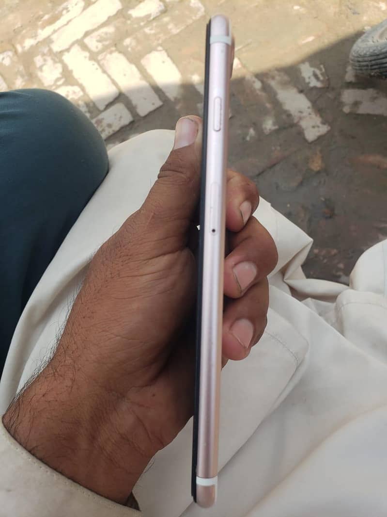 Apple iPhone 7 Plus 2