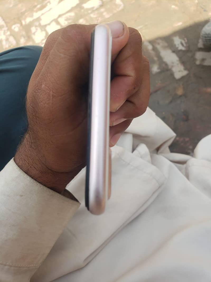 Apple iPhone 7 Plus 3