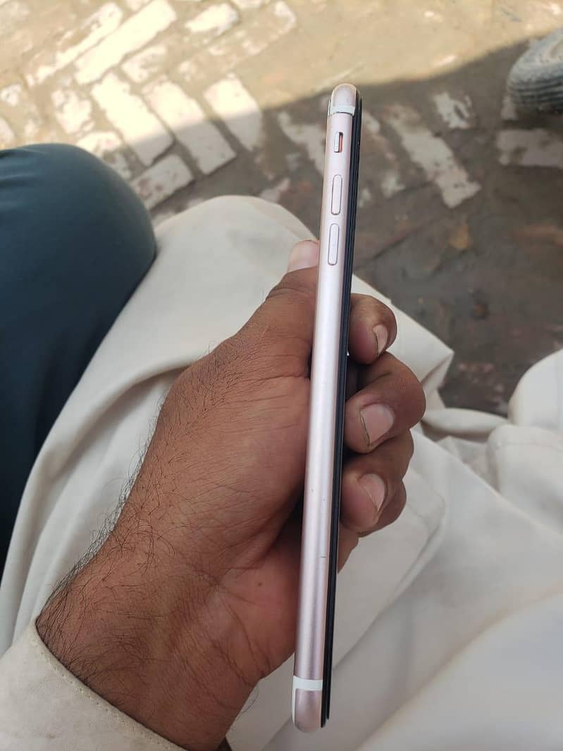 Apple iPhone 7 Plus 4