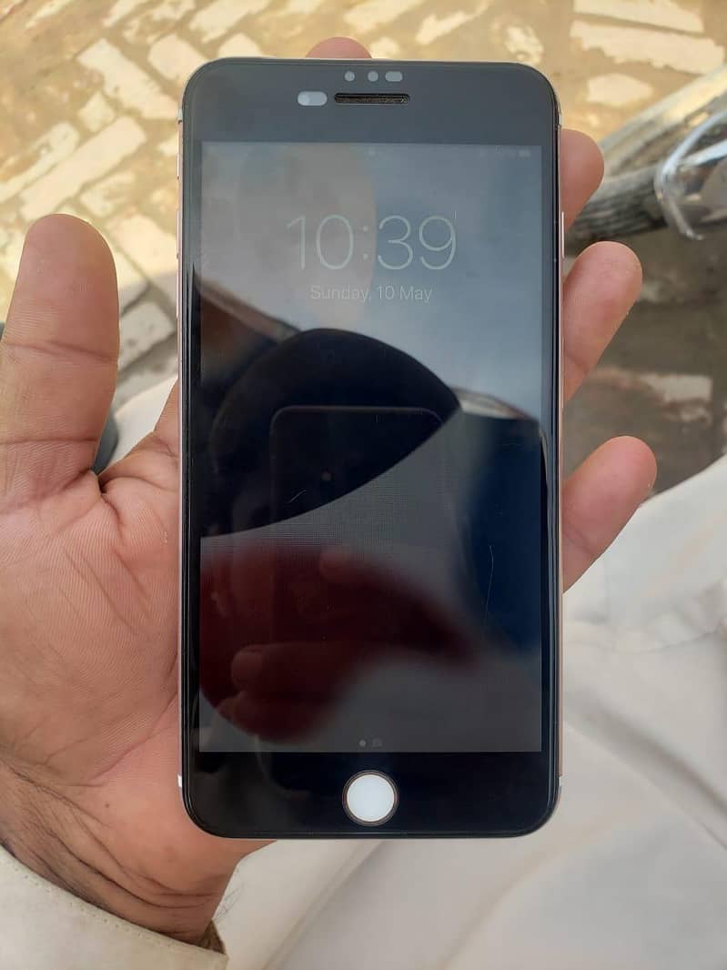 Apple iPhone 7 Plus 5