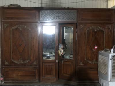 Lasani with wooden frame with wooden door