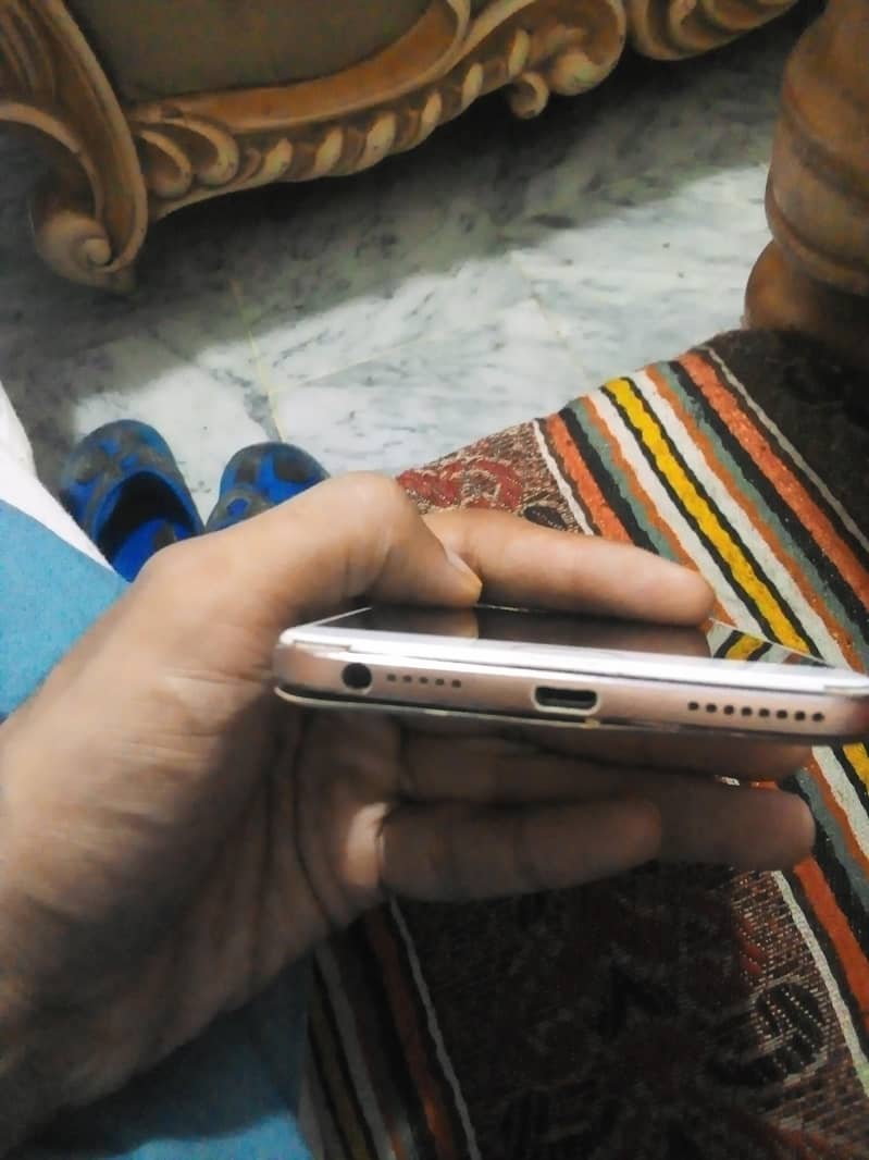 OPPO F1s 3