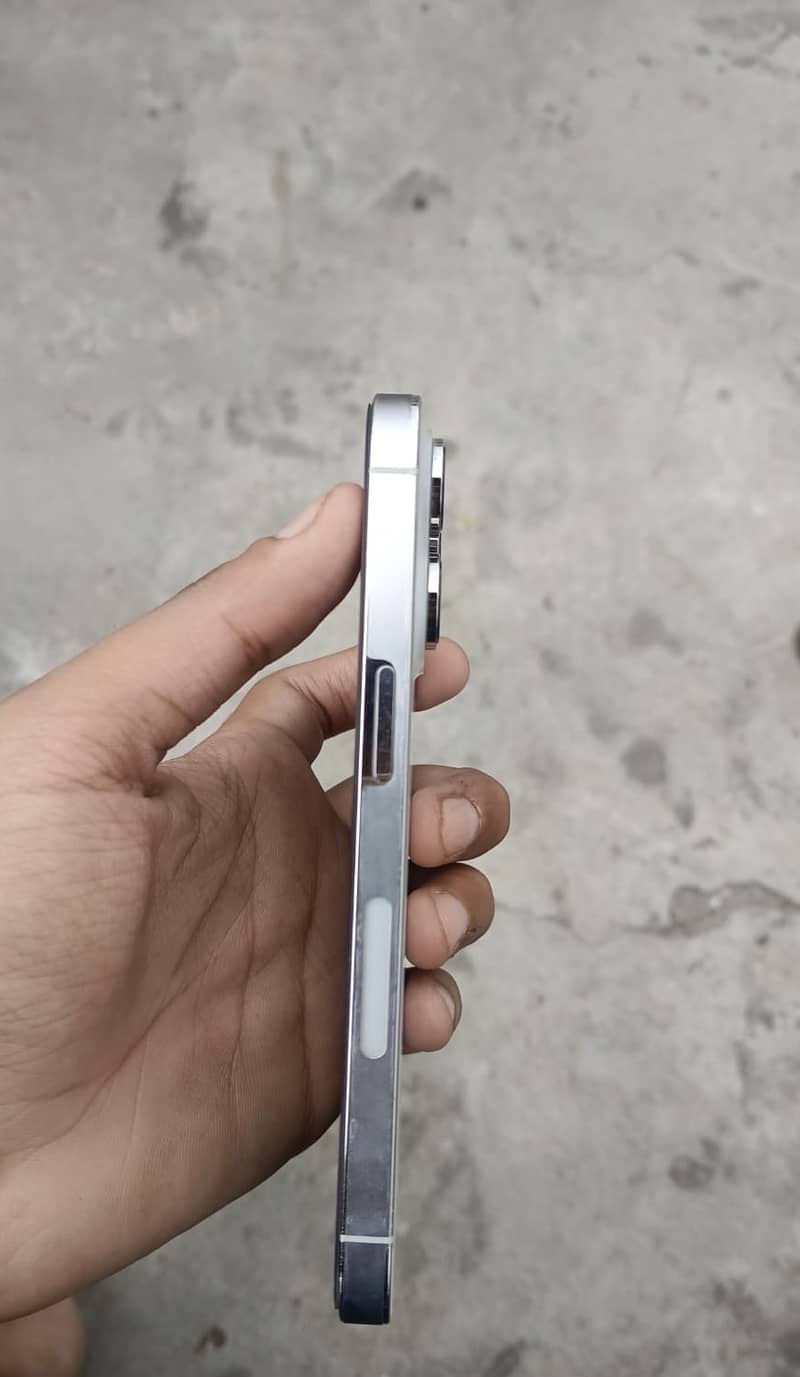 Apple iPhone 14 Pro 2