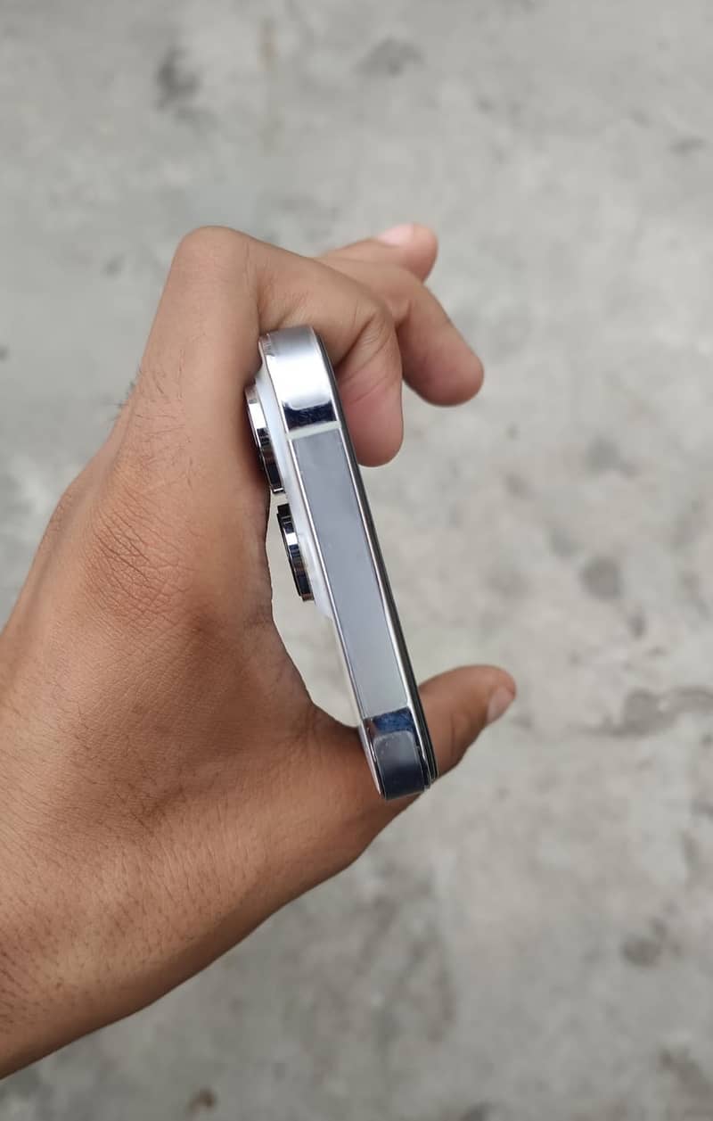 Apple iPhone 14 Pro 4