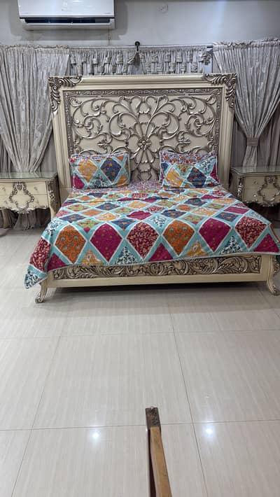 Solid wood royal bed