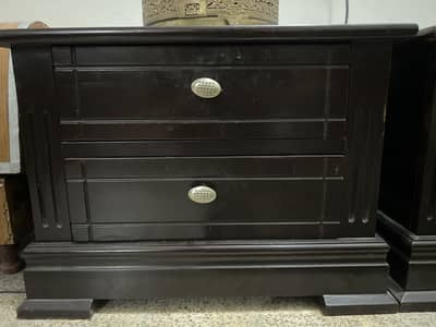 2 bedside tables