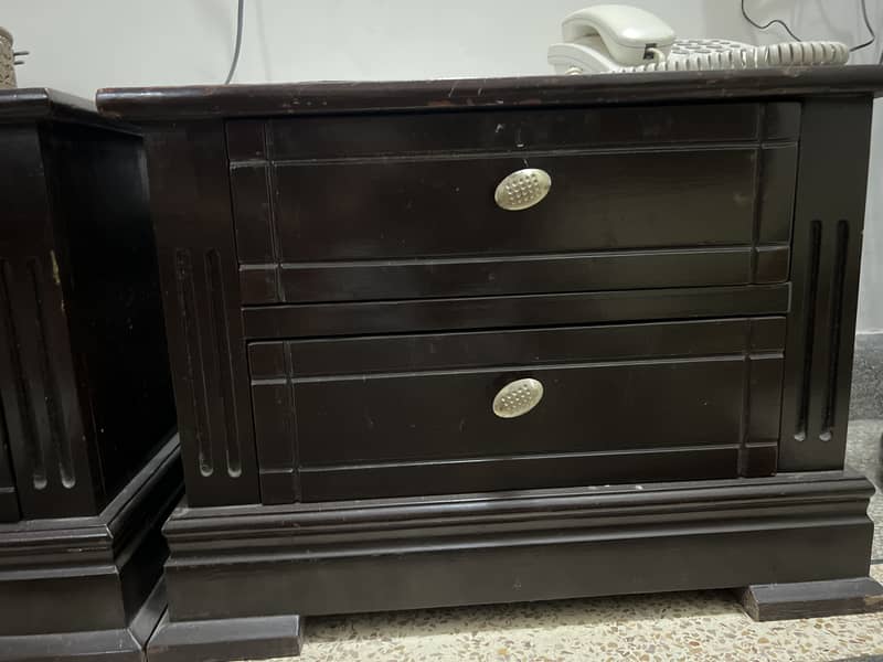 2 bedside tables 1