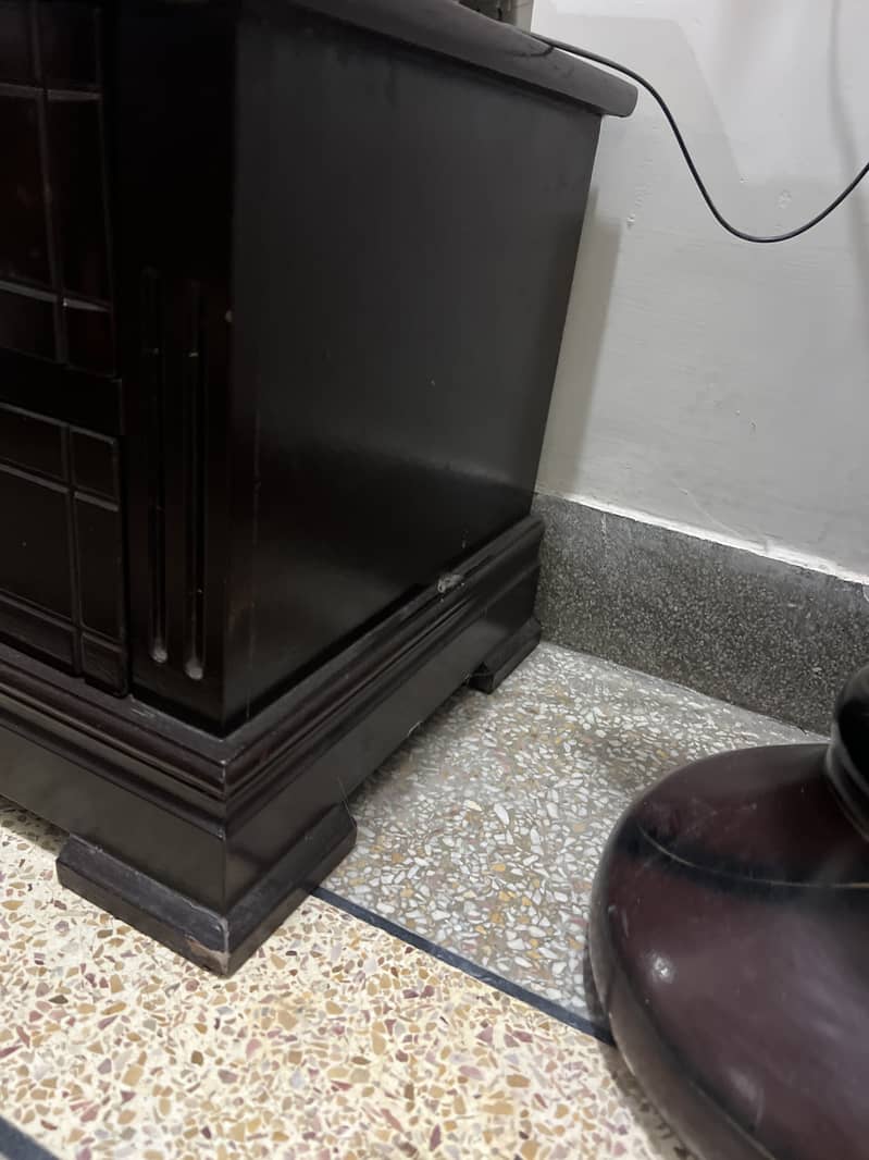 2 bedside tables 2